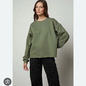 NWT Velvet by Graham & Spencer Dax sweatshirt size M in Arbor